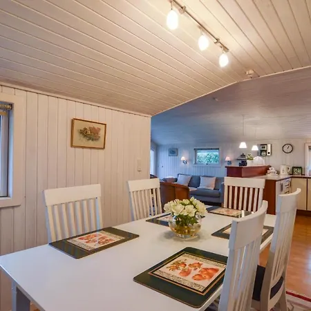 Awesome In W/ 3 Bedrooms *