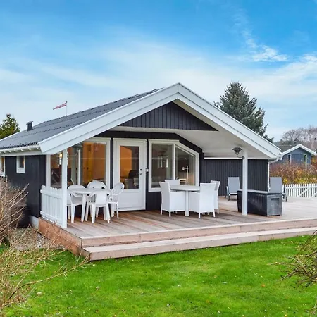 Awesome In W/ 3 Bedrooms Hébergement de vacances Skælskør